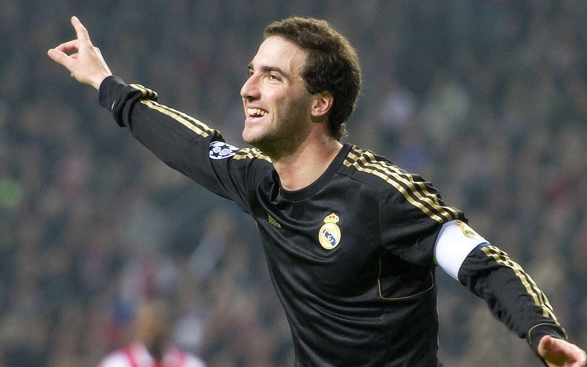 王哲林绝境展新刃 试探步压哨三分改写战局